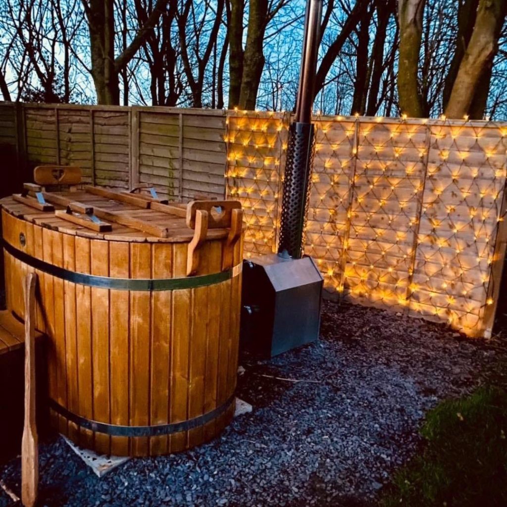 Glamping with outlet hot tub yorkshire